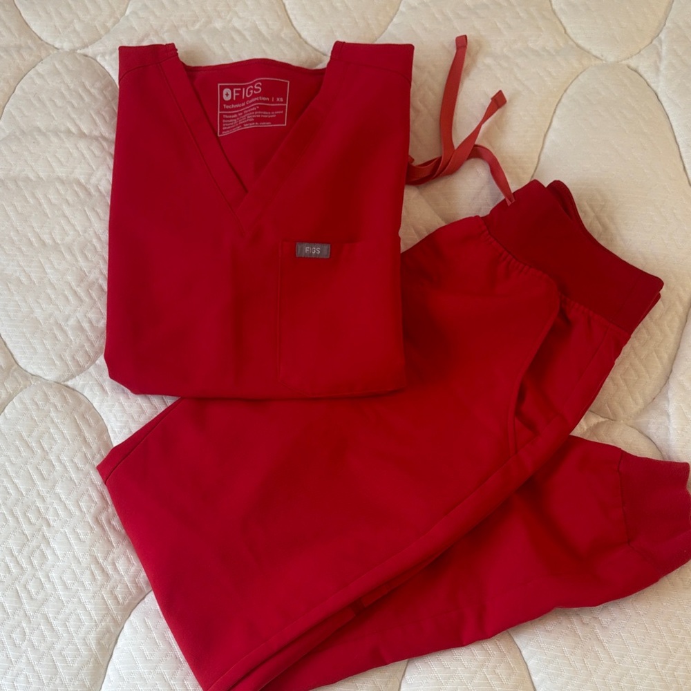 Figs Women's V-Neck Scrub Set in Red